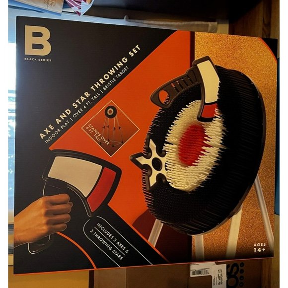 New Black Series Axe and Star Throwing Set - Indoor Play - Bristle Target - Picture 1 of 4